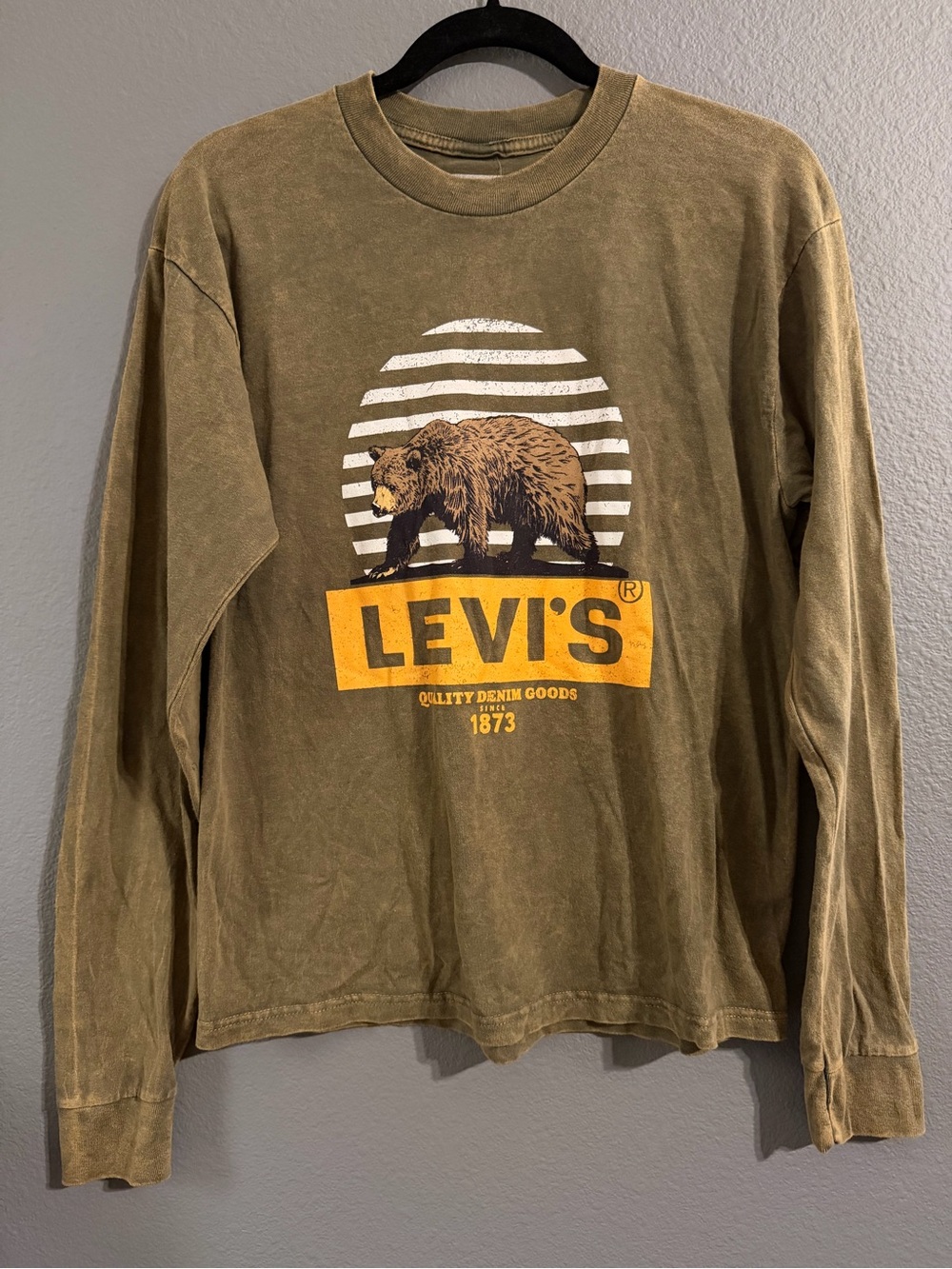 Levi's Bear Graphic Long Sleeve Tee Acid Wash Small NWT